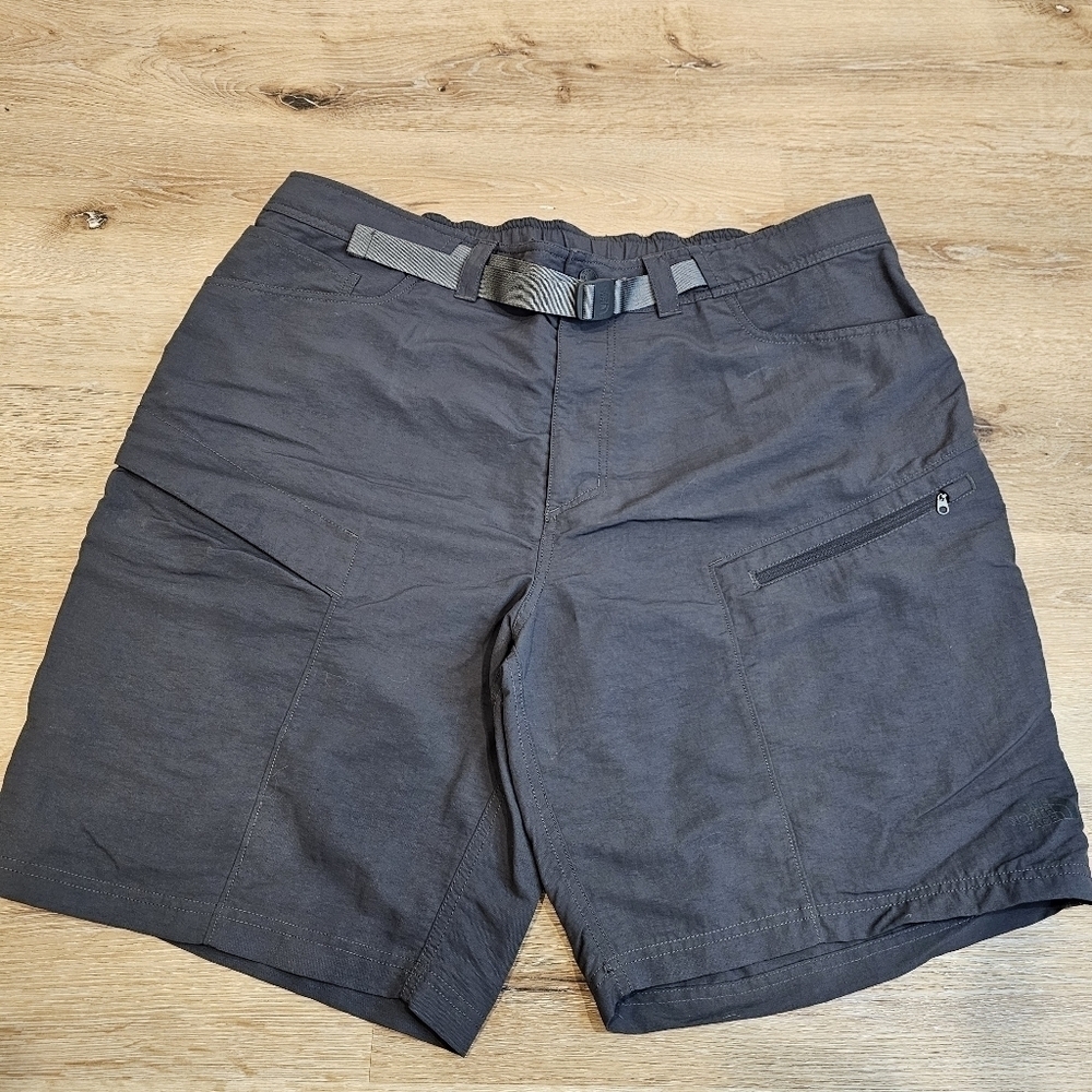 North Face Short's Men's Size XXL Grey Belted Outdoors Pockets Sporty